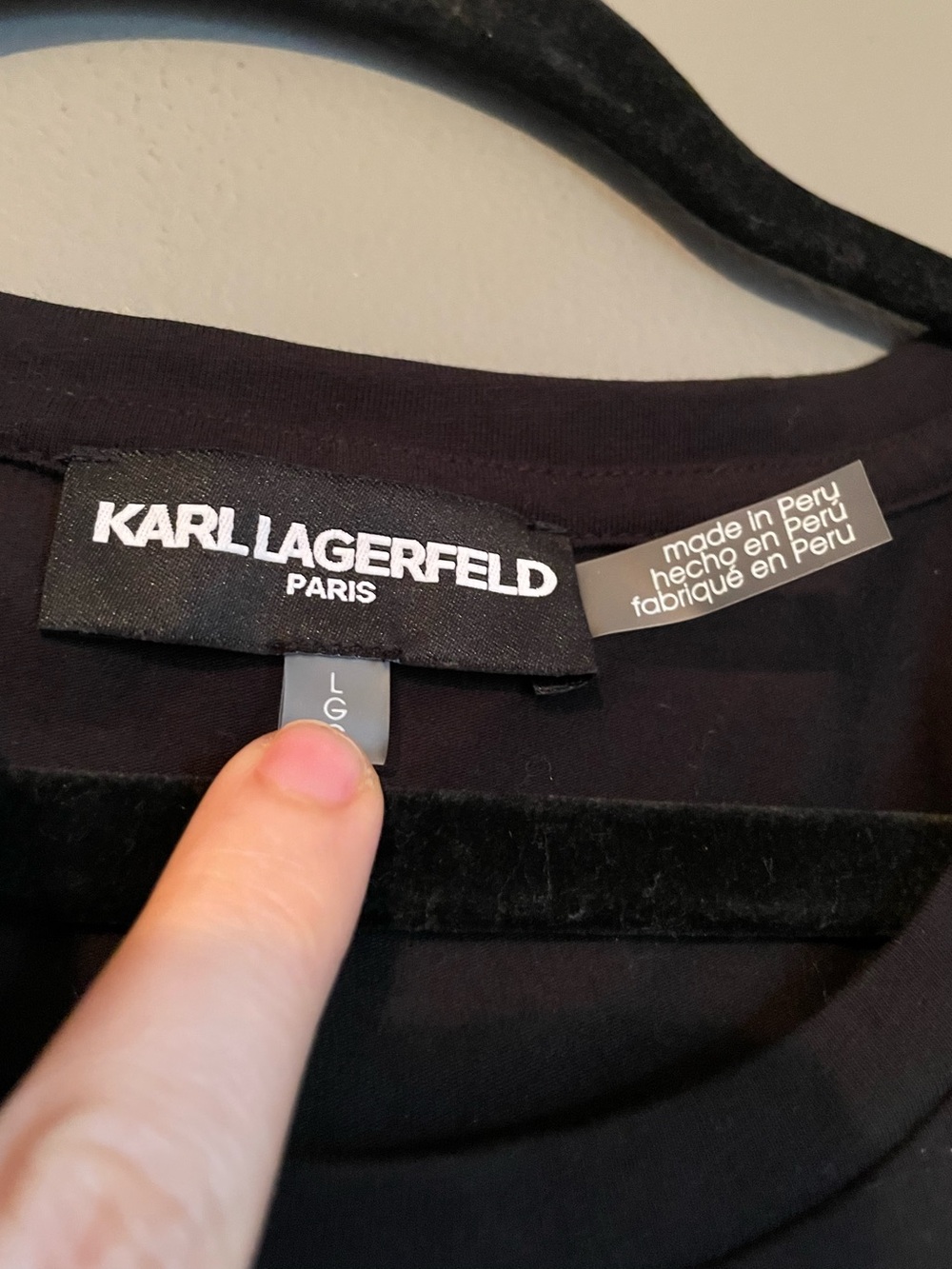 NWT Karl Lagerfeld Sz Large Women’s Black Gold Graphic Logo T-shirt Top Ret $59! - Picture 5 of 11